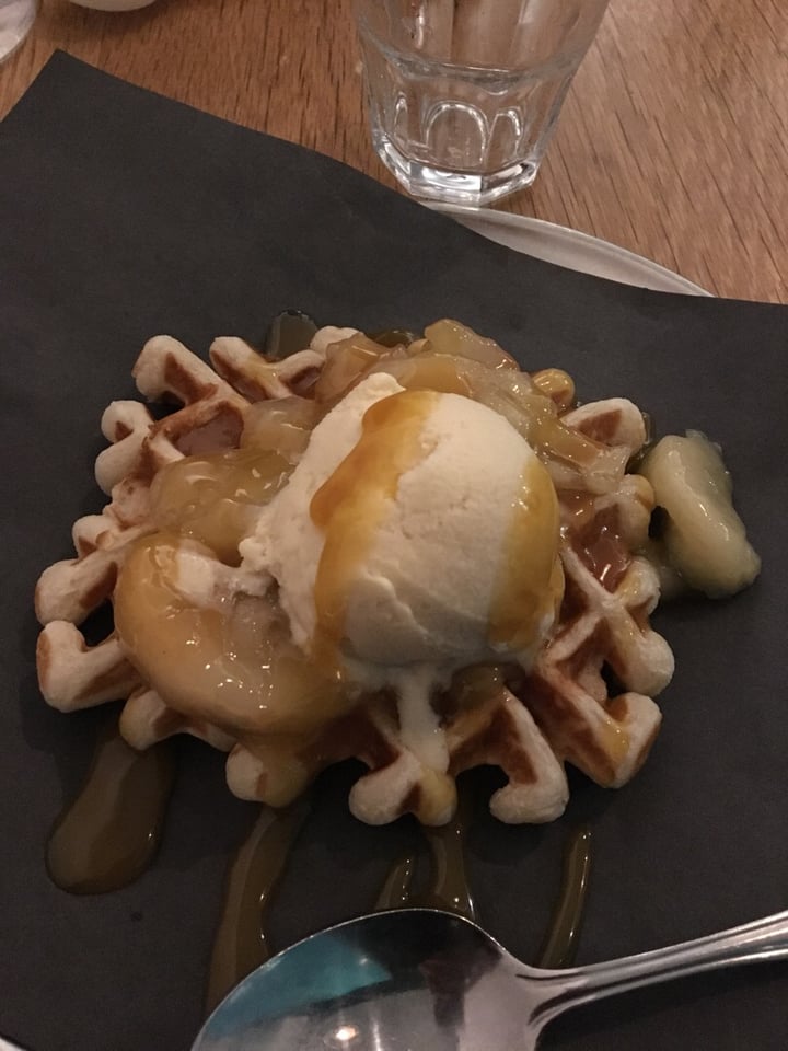 review photo of Bar Vegandale Caramel Apple Waffle shared by @veganbee on 13 Sep 2019 - review