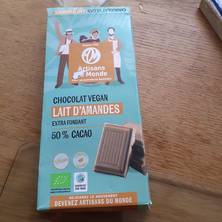 photo of Artisans du Monde Chocolat Vegan Lait d'amandes shared by @marciaantares on  16 Sep 2022 - review