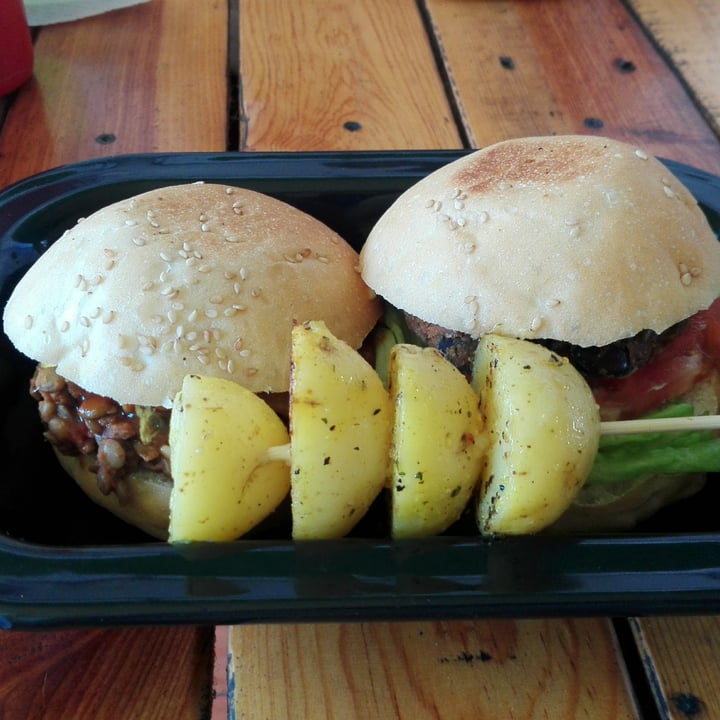 photo of VeganMunch Hamburguesa clásica shared by @sandymediina on  01 Aug 2020 - review