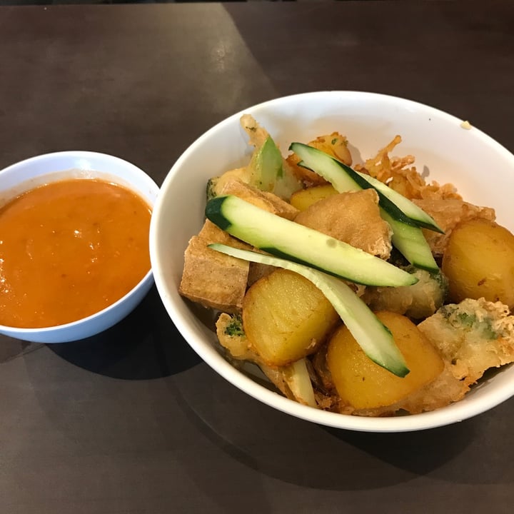 photo of Divine Realm Vegetarian Restaurant Fried Indian Rojak shared by @ziggyradiobear on  01 Nov 2022 - review