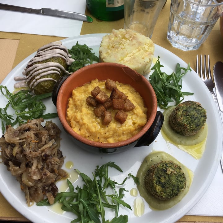review photo of L' Angolo Cottura Trattoria Roma Piattone Vegan shared by @bess on 30 Apr 2021 - review