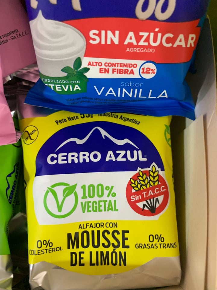 review photo of Cerro Azul Alfajor con Mousse de Limón shared by @micky04 on 05 Feb 2020 - review