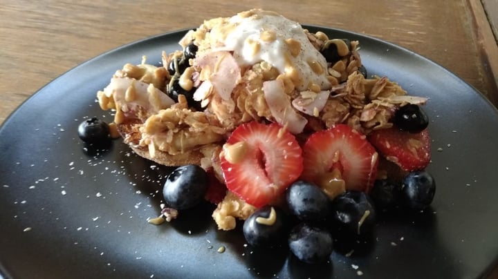 review photo of Oikos Cafe Oikos Fruit Explosion shared by @lattebinch on 14 Jun 2019 - review
