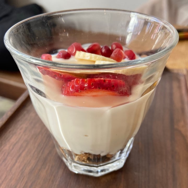 photo of La Colectiva Café Yogurt Con Granola Y Frutas shared by @isabelaferreiro on  21 Mar 2021 - review