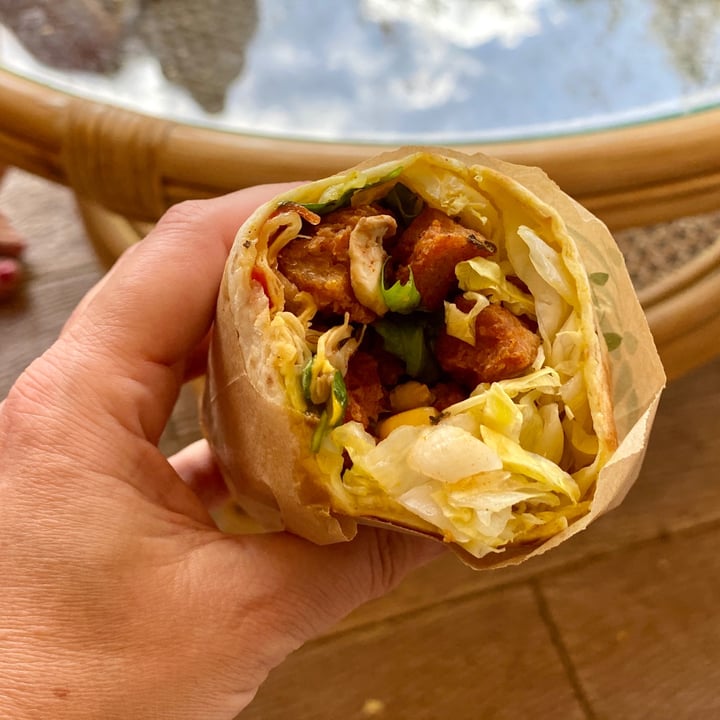photo of Mandarina Plant Based Kitchen Wrap de no pollo shared by @belendharmakat on  22 Jul 2020 - review