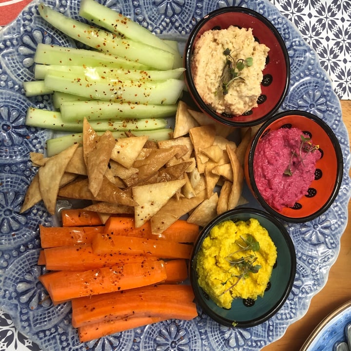 photo of Lezzet Cafe Turco Hummus shared by @veronicaperez3 on  29 Sep 2020 - review