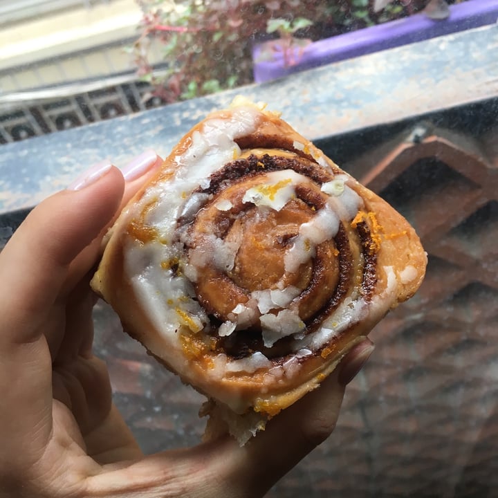 photo of Lá Studio Vegan Cinnamon Roll shared by @bexcowie on  23 Jul 2020 - review