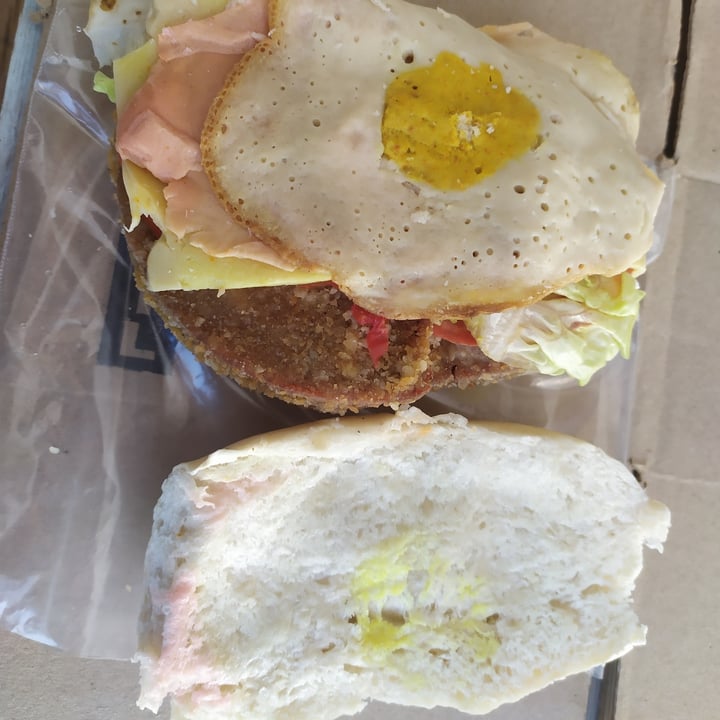 photo of Postres veganos adrogue Sandwich de milanesa completo shared by @heycharliebrown on  24 Feb 2021 - review