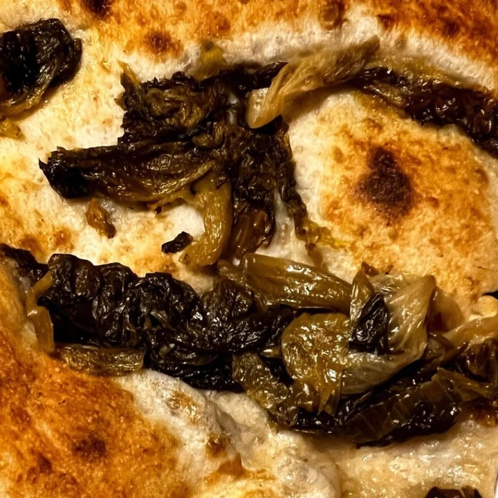 photo of Gino Sorbillo Isola Calzone scarola shared by @diventovegana on  02 Apr 2022 - review