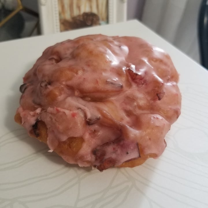 photo of Beechwood Doughnuts Strawberry-Rhubarb Fritter shared by @sarahkehoe on  21 Jun 2021 - review