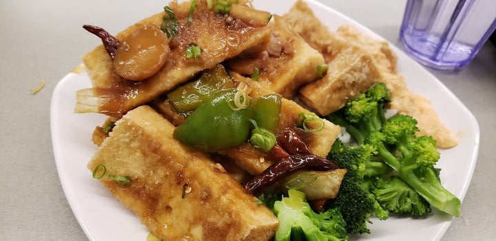 photo of Collins Dining Hall - Claremont McKenna College Kung Pao Tofu shared by @jakeybakey on  03 Mar 2019 - review