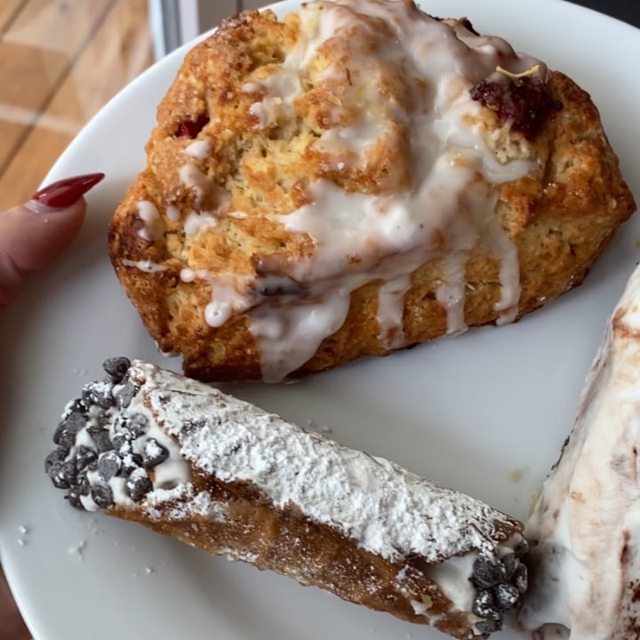 photo of Shoofly Vegan Bakery and Cafe Berry Scone shared by @julianavoss on  18 Oct 2022 - review