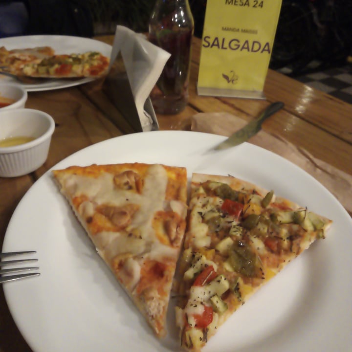 photo of Vê - Empório e Restaurante Vegano Pizza Vegana shared by @distarvegan on  24 Jul 2022 - review