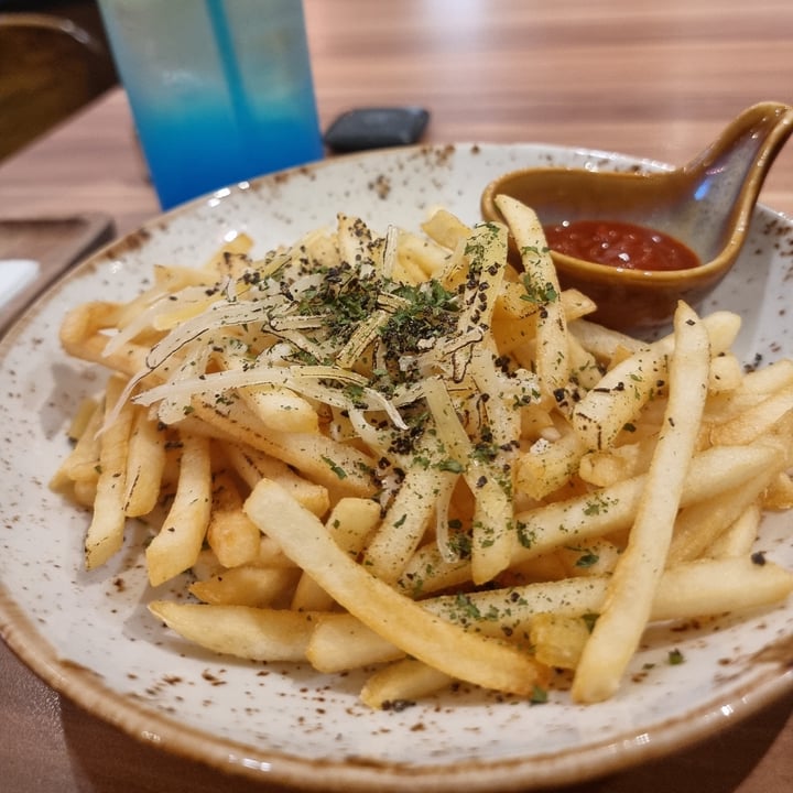 review photo of Am I Addicted - Pottery Studio & V Cafe Truffle “Addict” Fries shared by @marc- on 11 Oct 2022 - review