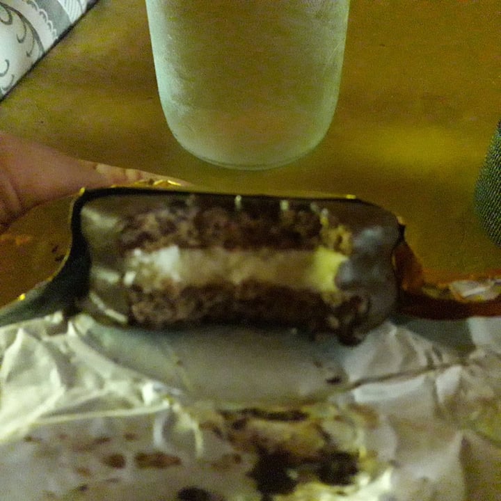 review photo of Green & Veggie Alfajor Vegano relleno de Tiramisú shared by @ladynoe on 29 Jan 2020 - review