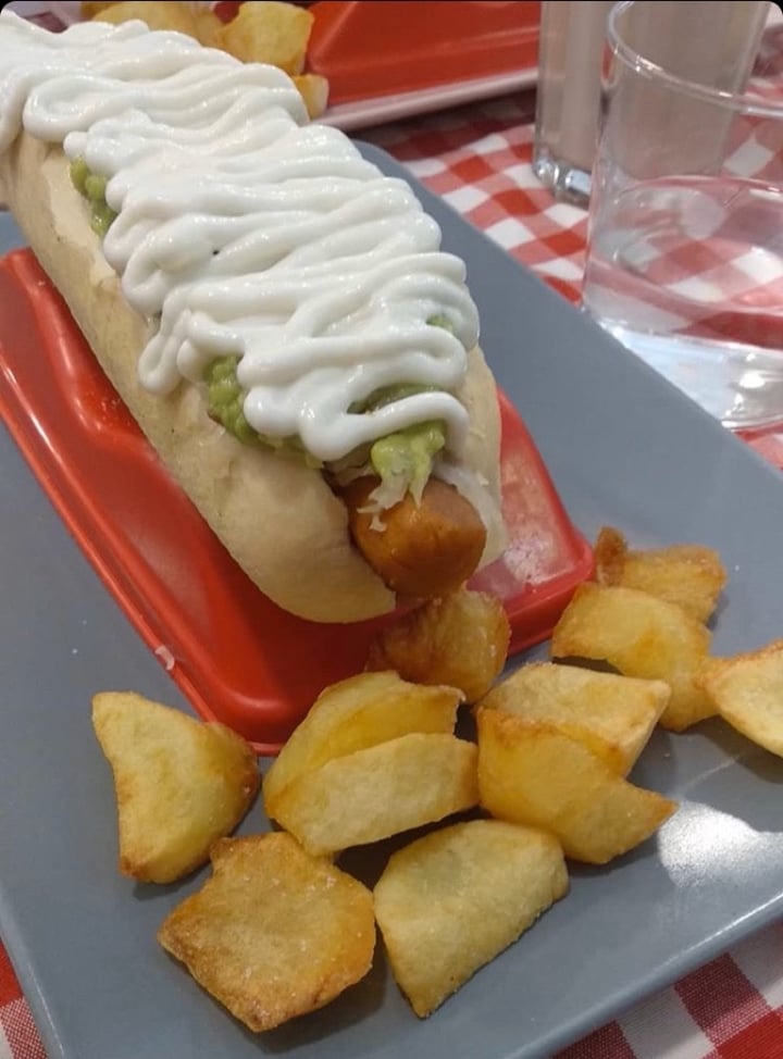 photo of Distrito Vegano Hot dog "completo chileno" shared by @claucordia on  27 Feb 2020 - review
