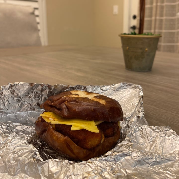 photo of Dunedin Vegan Deli Nashville Nasty Nugget Sandwich shared by @alleyp on  22 Oct 2021 - review
