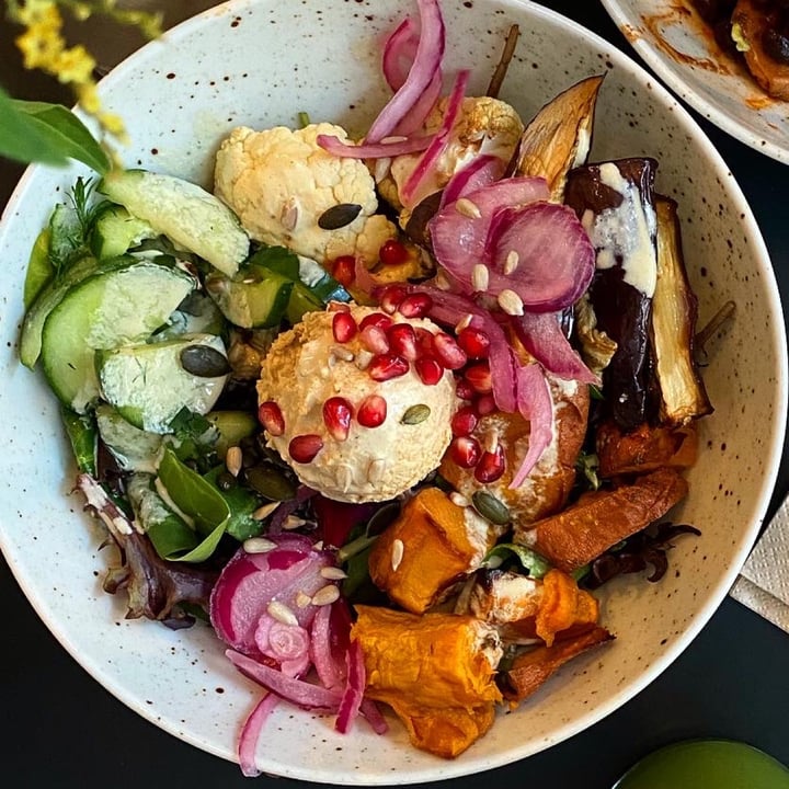 photo of Oliver Green Hummus salad shared by @mapinknu88 on  15 Apr 2022 - review