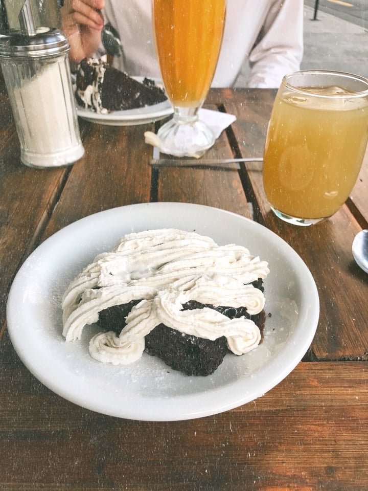 photo of Loving Hut Brownie con Crema shared by @antolumi on  27 Nov 2019 - review
