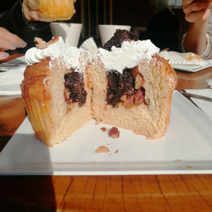 photo of Dolce Bakery Cruffin shared by @nicoledupreez on  24 Aug 2020 - review