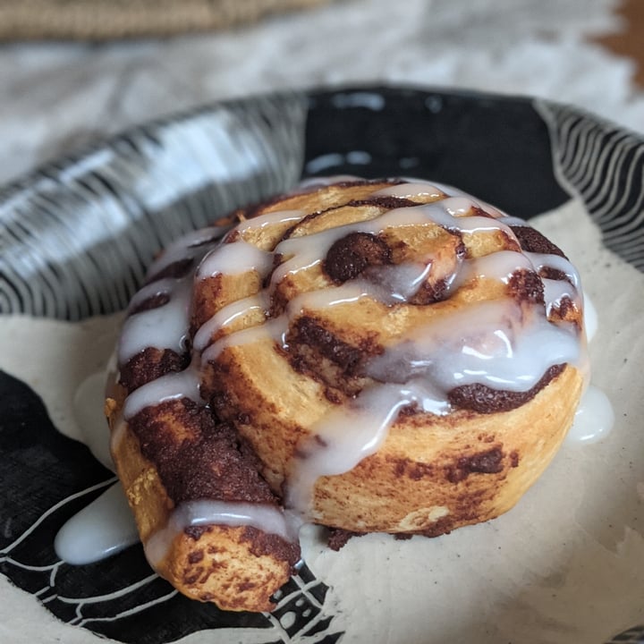 photo of Trader Joe's Jumbo Cinnamon Rolls shared by @iszy on  24 Dec 2021 - review