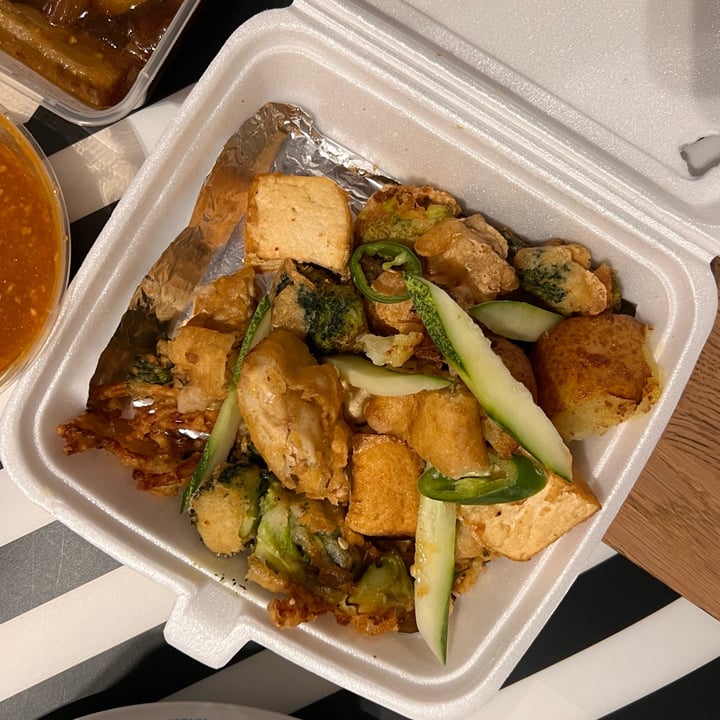 photo of SHU Vegetarian Indian rojak shared by @skootykoots on  17 Nov 2022 - review