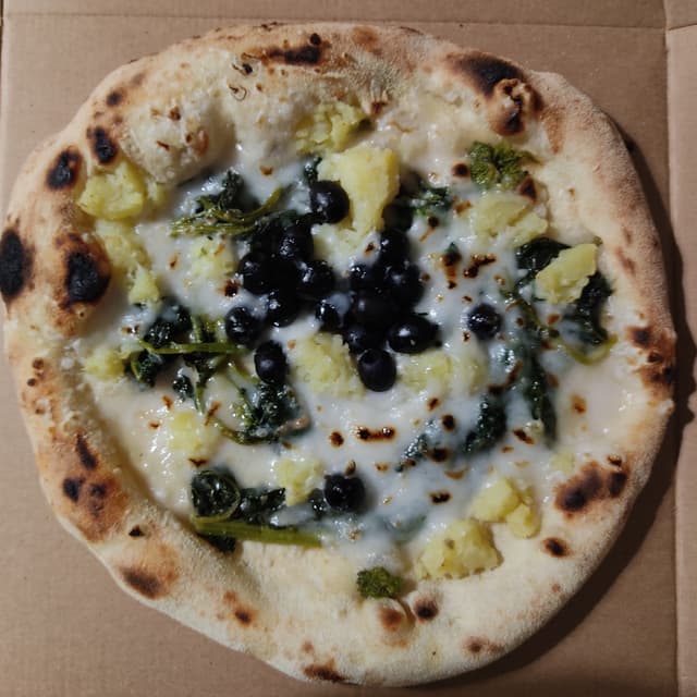 Photo of the dish “Pizza patate broccoletti olive nere e formaggio di riso”