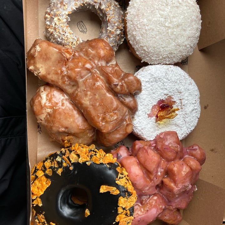 photo of Donut Monster Classic Apple Fritter shared by @chloslo on  15 Nov 2021 - review