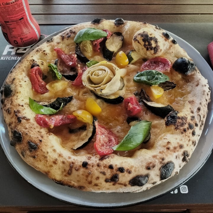 photo of R4RE Kitchen & Lounge Bar Pizza Arcolbaleno (senza mozzarella) shared by @obsidianren on  17 Jun 2022 - review