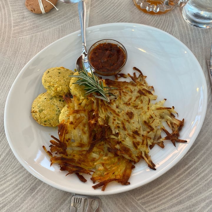 photo of Nuna Ristorante Naturale Polpette di lenticchie con rosti di patate e BBQ homemade shared by @claudiaclementi on  02 Jun 2022 - review