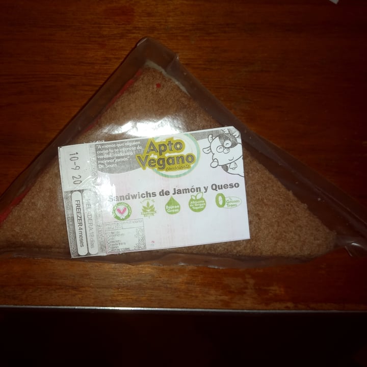 review photo of Apto Vegano Consciente Sandwich De Jamon Crudo Y Queso shared by @sweetbunny on 15 Oct 2020 - review