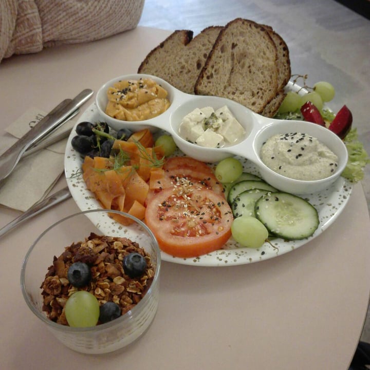 photo of Plant Base Frühstück Platter shared by @mrjonnyluck on  25 Jan 2020 - review