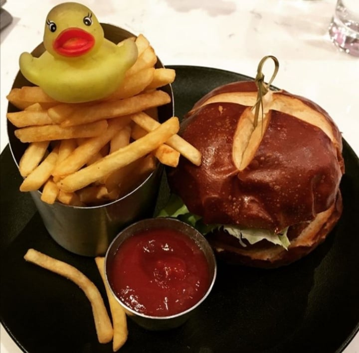photo of P.S. Kitchen Smoky BBQ Burger shared by @patitovegan on  10 Mar 2020 - review