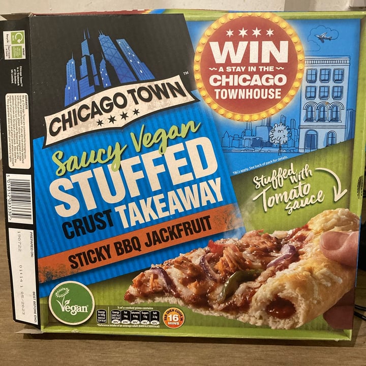photo of Chicago Town Saucy Vegan Stuffed Crust Takeaway Sticky BBQ Jackfruit Pizza shared by @meganemilia on  06 Oct 2022 - review