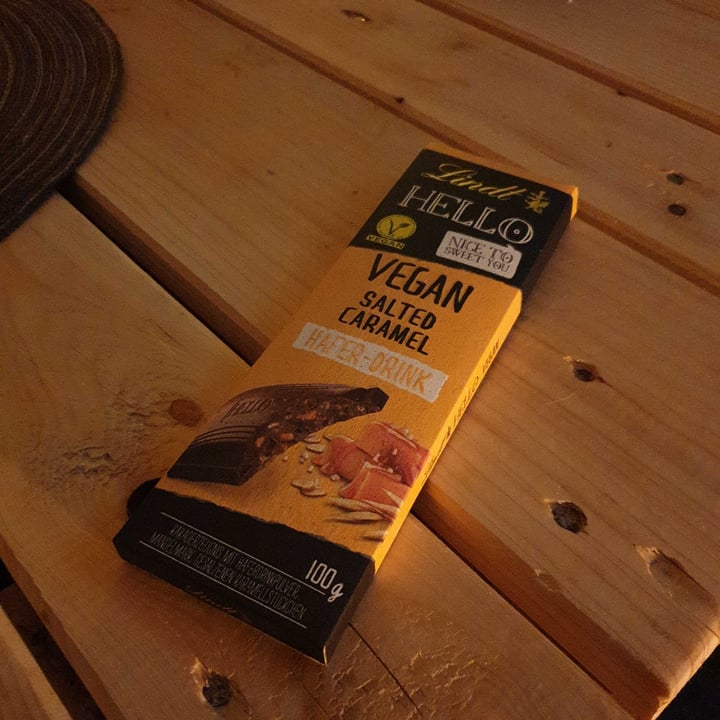 review photo of Lindt Hello Vegan Salted Caramel shared by @braveintofuture on 10 Nov 2021 - review