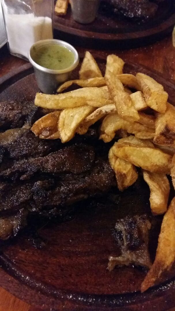 photo of La Reverde Parrillita Vegana Vacío a la parrilla con papas fritas shared by @rociomandarina on  02 Aug 2019 - review