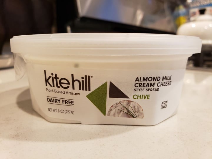 photo of Kite Hill Cream Cheese Alternative Chive shared by @sandralhmb on  17 Aug 2019 - review