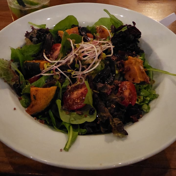 photo of Piénsate Bravo - Axe Bar Ensalada Vegana shared by @champiveg on  29 Nov 2022 - review