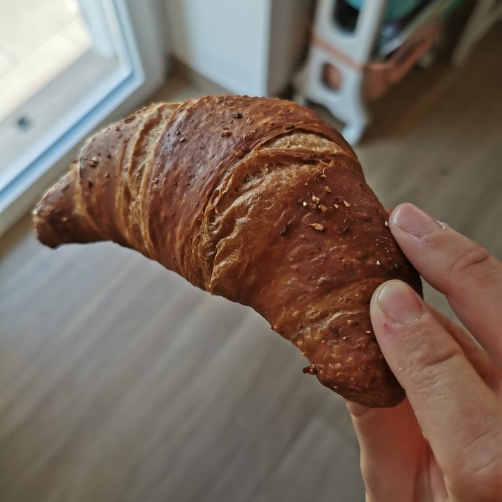 review photo of Lidl Cornetto vegano ai frutti di bosco con lievito madre shared by @elianamarley on 03 Dec 2022 - review