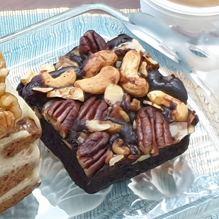 photo of CLOSED - Privé Tiong Bahru Dark Chocolate & Nuts Brownie shared by @sabnspice on  25 Oct 2020 - review