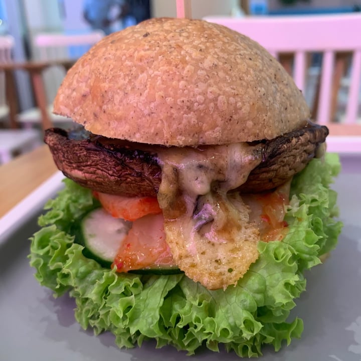review photo of The Gut's Feeling Truffle Portocado Burger shared by @pbl on 19 Dec 2020 - review