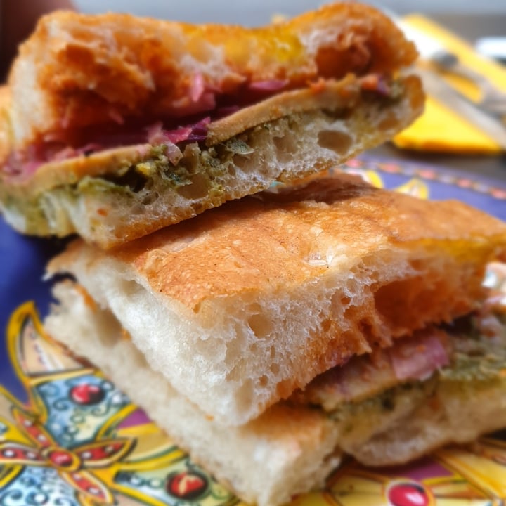 review photo of Amasia Sustainable Living Focaccina Con Mopur Di Lupini, Pesto, Miso, Lenticchie shared by @ziasilvish on 15 Jul 2022 - review