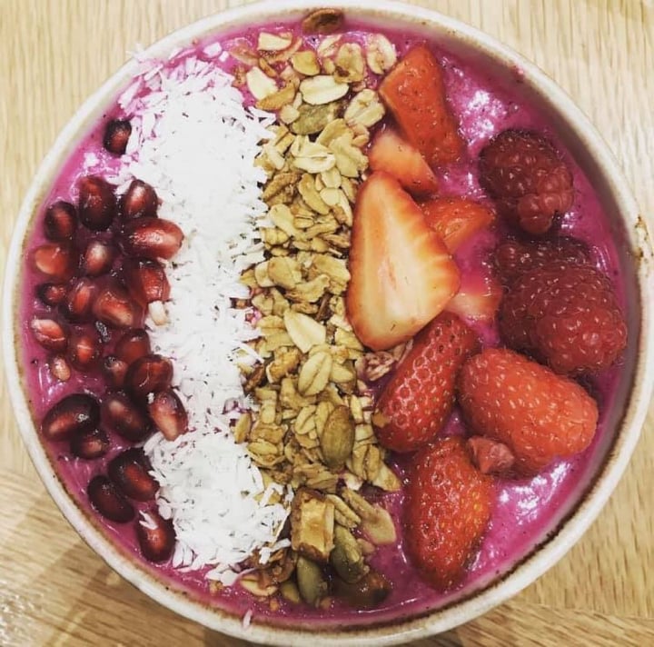 review photo of Life Alive Organic Cafe Pitaya bowl shared by @aestheticallyadventurous on 03 Apr 2019 - review