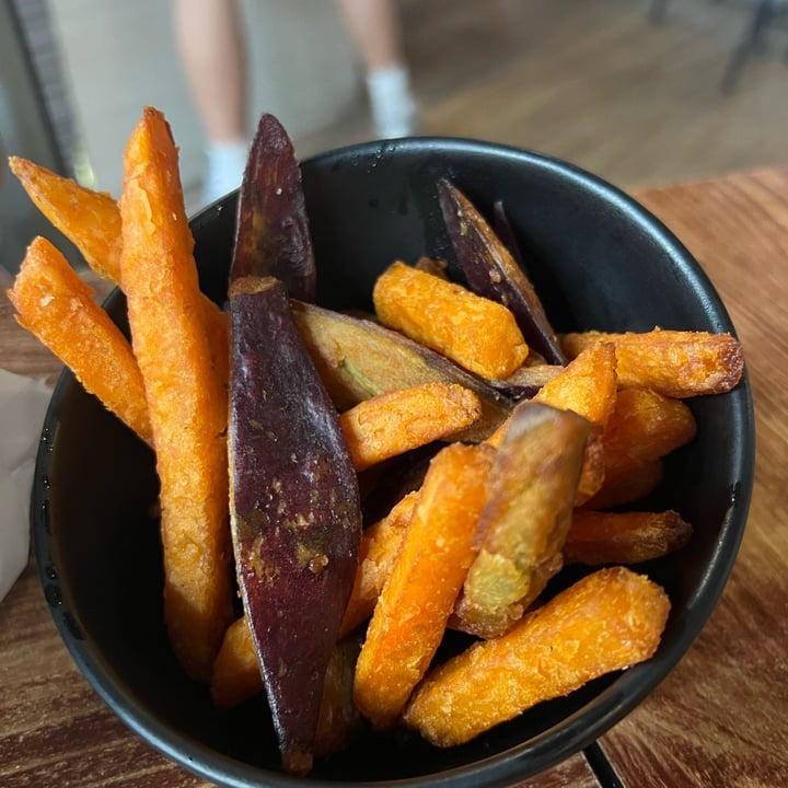 photo of nomVnom Bistro Mixed Sweet Potato Fries shared by @mparramon on  27 Sep 2022 - review