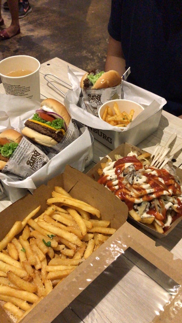 review photo of VeganBurg Singapore Cracked Mayo Burger shared by @venetia on 13 Dec 2019 - review