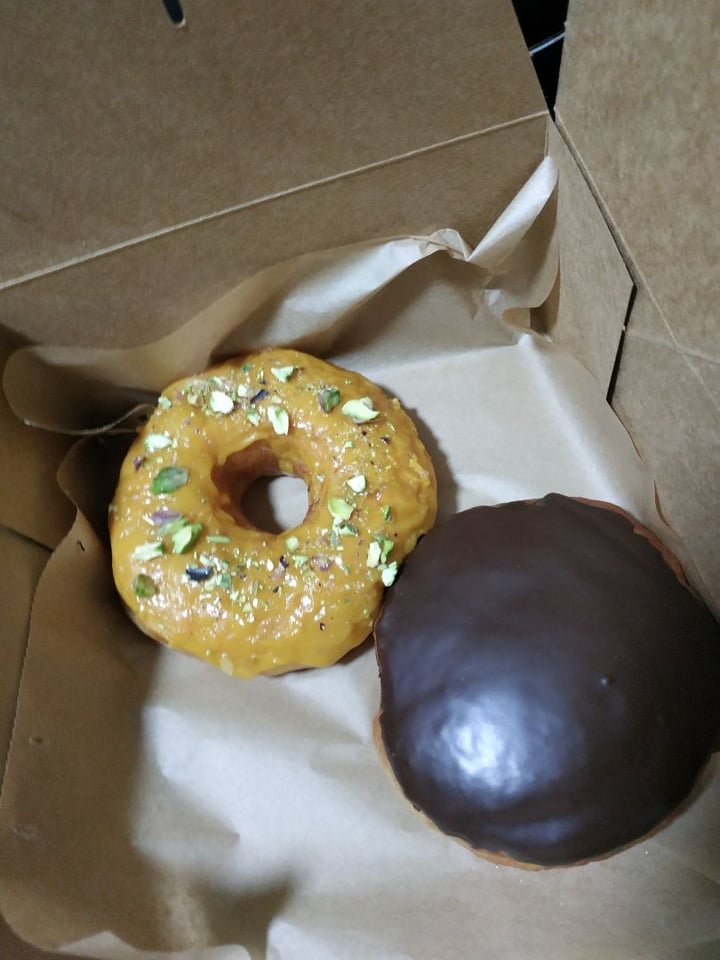 photo of VegAmazing Doughnuts Berlina chocolate shared by @irenedlh on  10 Jun 2020 - review