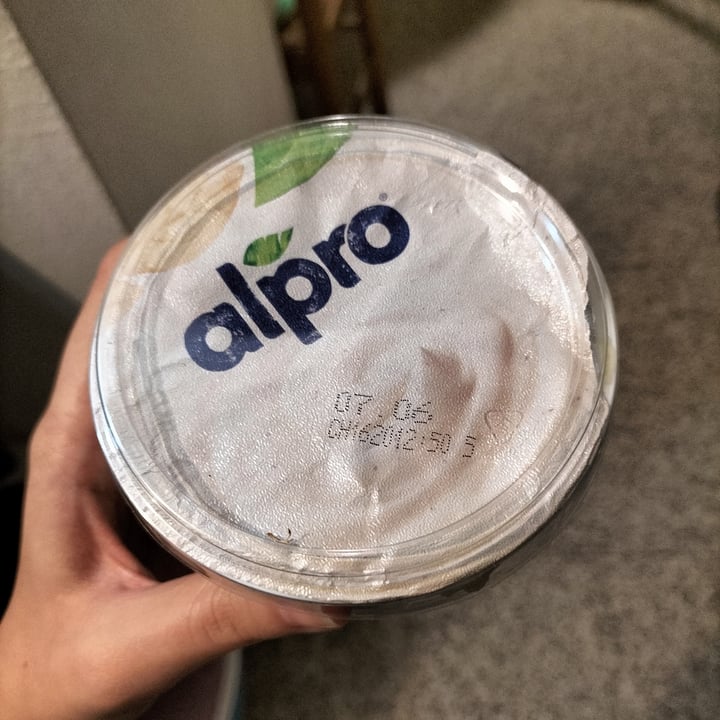 photo of Alpro Yogurt di soia alla vaniglia shared by @marshx on  05 May 2022 - review