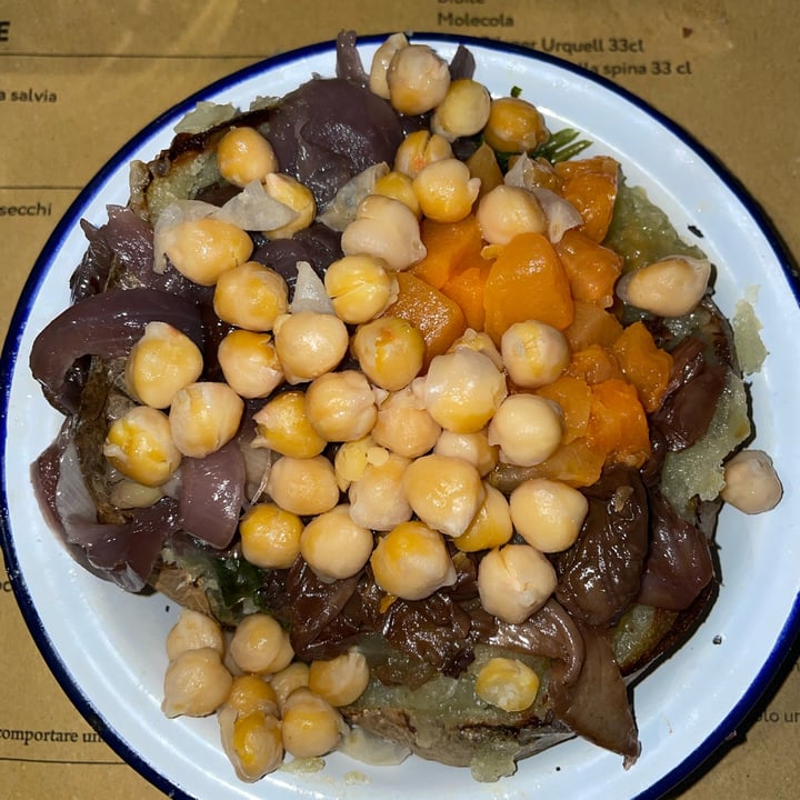 photo of Poormanger Patata Ripiena (Ceci, Zucca, Olio all’aglio e peperoncino) shared by @bibamiche on  31 Mar 2022 - review