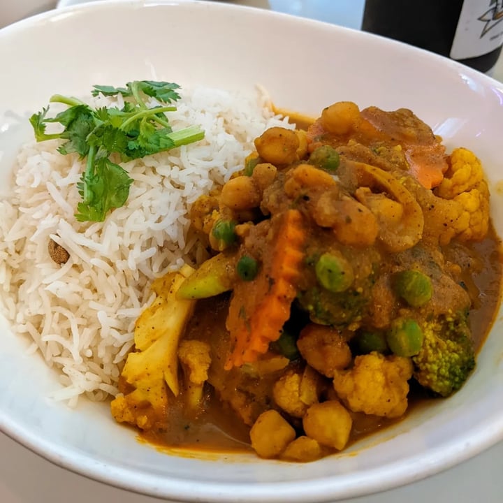 photo of Saigon Lotus Curry Vegetables and Basmati Rice shared by @jacintavegangal12 on  13 May 2022 - review