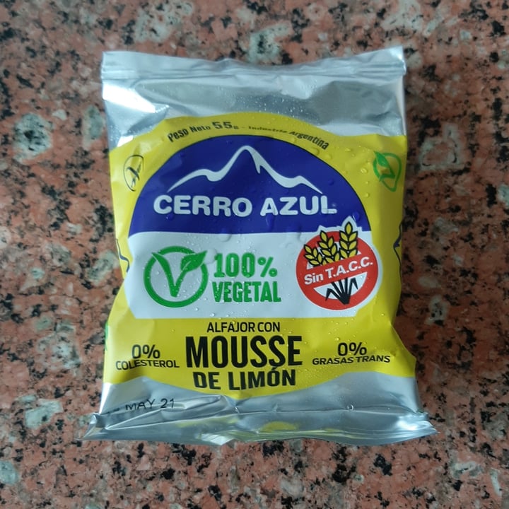 photo of Cerro Azul Alfajor con Mousse de Limón shared by @jacquicalv on  31 Mar 2021 - review